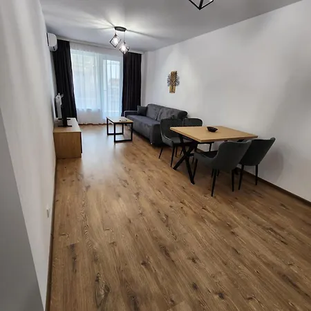 Student City & Privat Parking Апартамент *